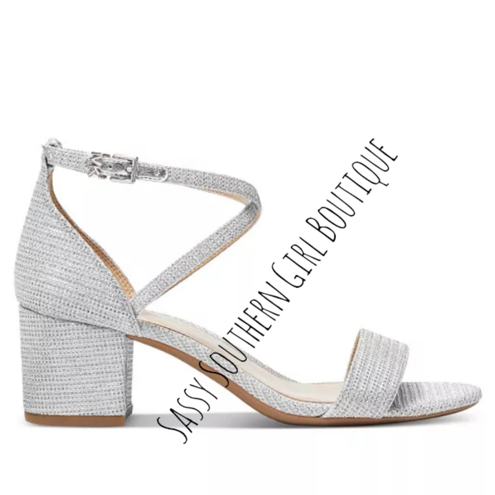 🆕⭐ Micheal Kors Silver Sandals - Picture 3 of 11